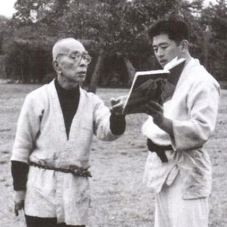 Takamatsu Hatsumi Teaching Ninjutsu